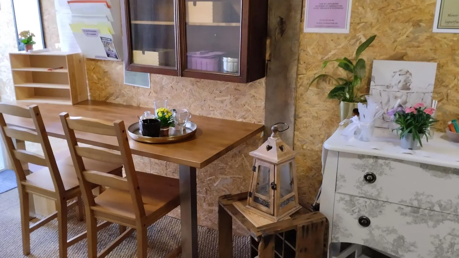 Le Laboratoire Shabby Chic De La Parfumerie Du Manoir Chavagne France