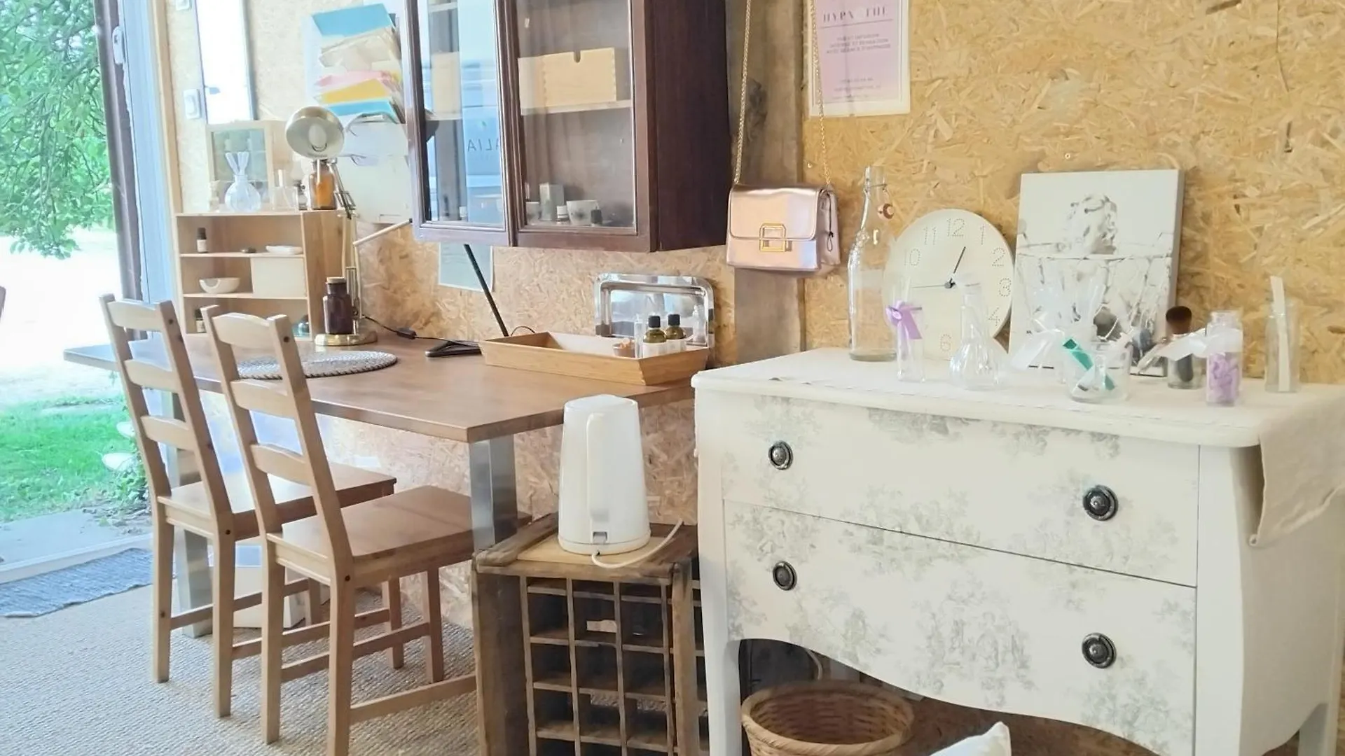 Camping Le Laboratoire Shabby Chic De La Parfumerie Du Manoir Chavagne France
