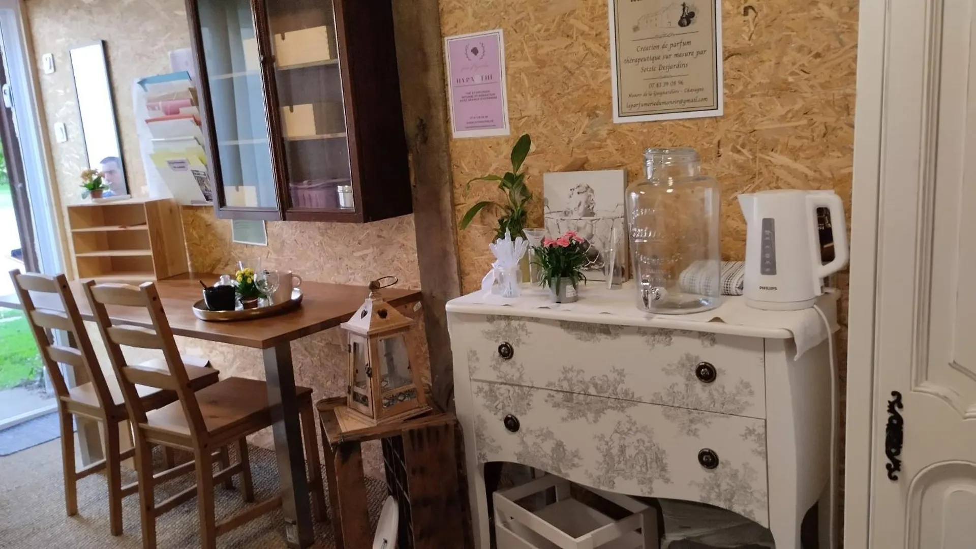 Le Laboratoire Shabby Chic De La Parfumerie Du Manoir Chavagne