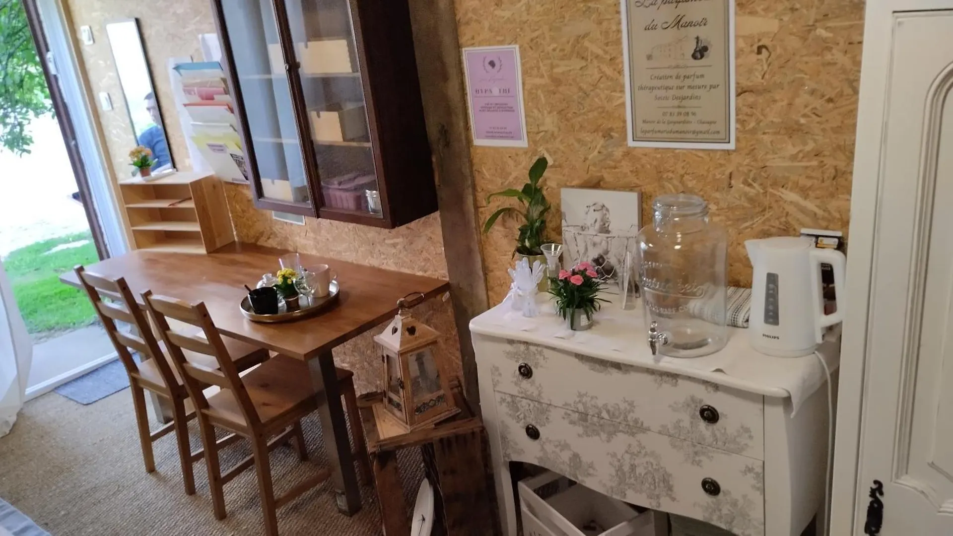 Le Laboratoire Shabby Chic De La Parfumerie Du Manoir Chavagne