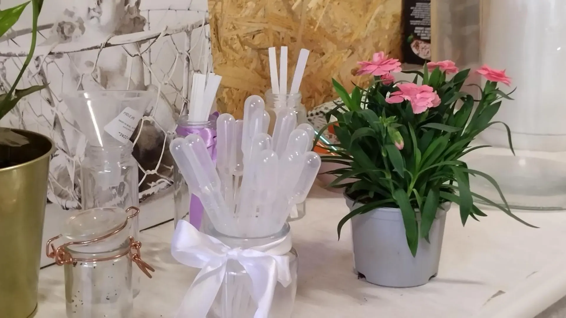 Le Laboratoire Shabby Chic De La Parfumerie Du Manoir Chavagne 0*,